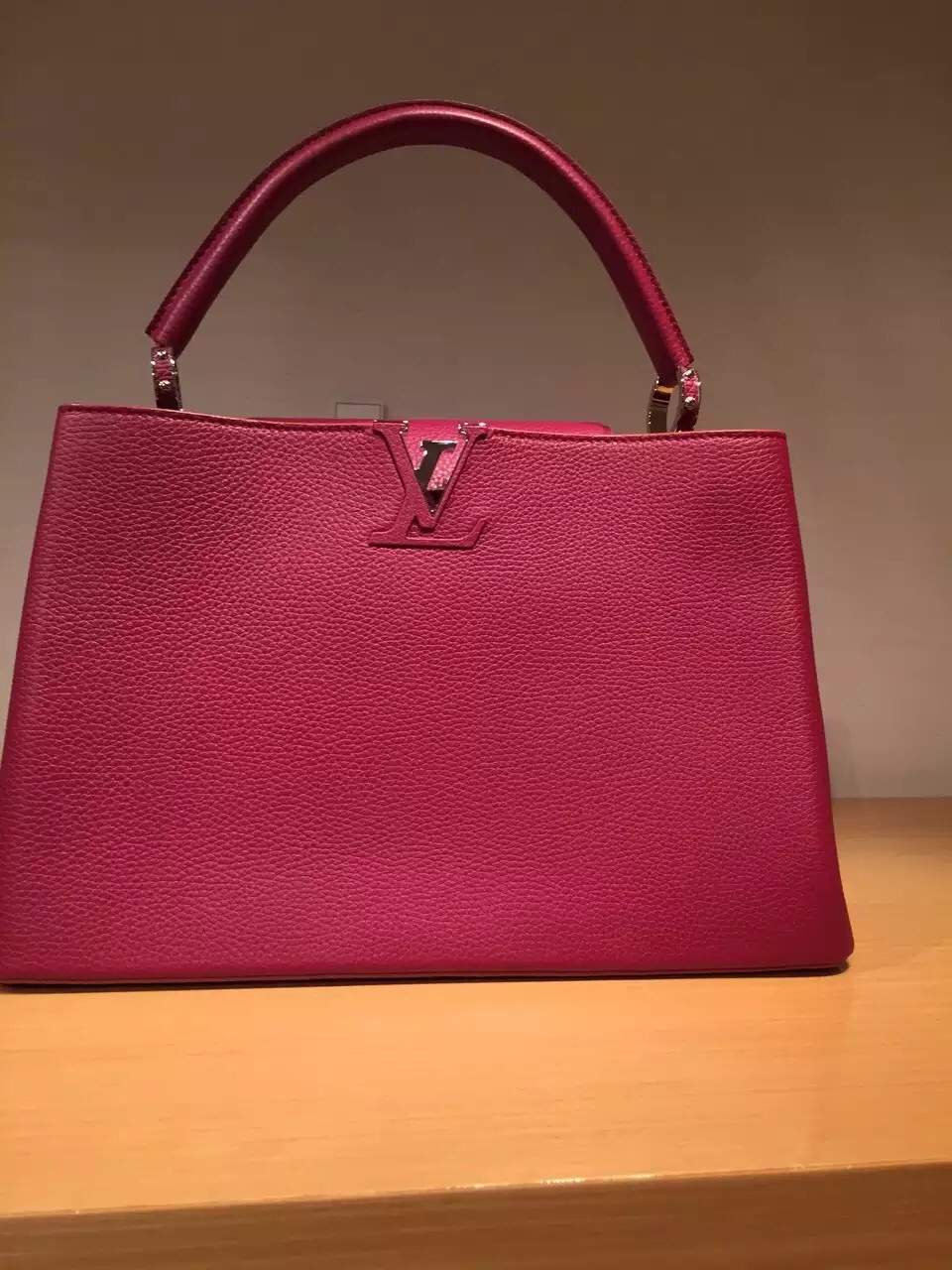 Real Louis Vuitton Capucines MM Bag M94742 Violine